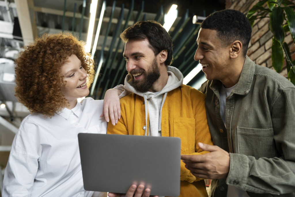 co-trabajando-personas-trabajando-juntas